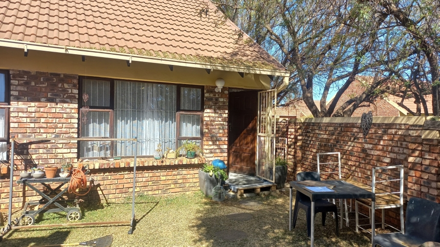 To Let 2 Bedroom Property for Rent in Langenhovenpark Free State